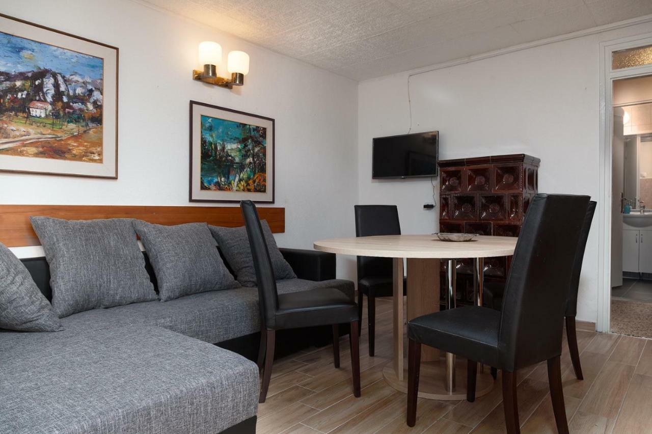Apartment Milka By The Sea カルロバッグ エクステリア 写真